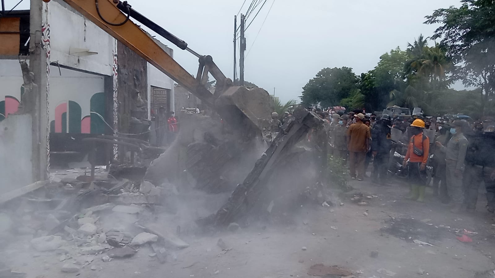  Pelaksanaan Kegiatan Lanjutan Penertiban / Revitalisasi Lokasi Lahan Bantaran Sei Bedera yang terletak di Jalan Asrama Kelurahan Helvetia Kecamatan Medan Helvetia